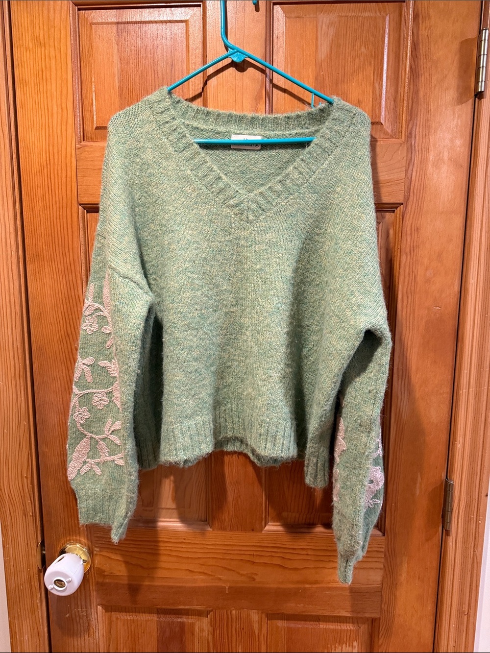 Urban Daisy vneck embroidered  sleeve size m/l.